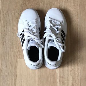LIKE NEW Adidas kids size 1 shoes  - white w black stripes